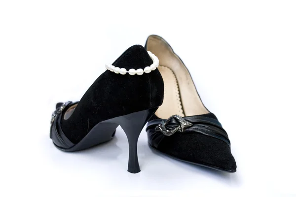 Schuhe mit Perlen — Stockfoto