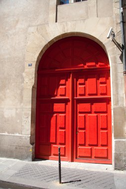 kemerli kırmızı gates