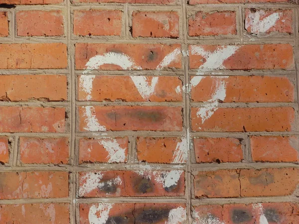 Grafiti. kalp bir tuğla duvar. Telifsiz Stok Fotoğraflar