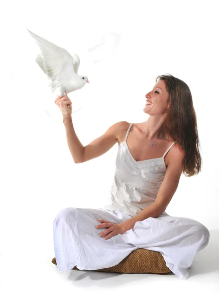 Mujer y paloma — Foto de Stock