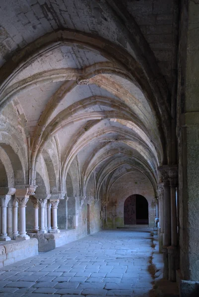 Claustro na abadia — Fotografia de Stock