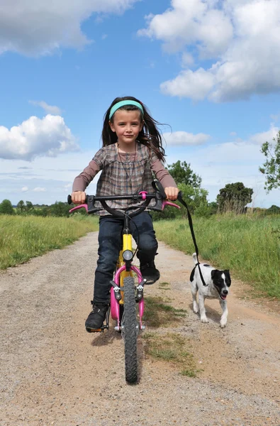 Foto De Stock Niña En Bicicleta En Gafas De Sol, Libre De Derechos