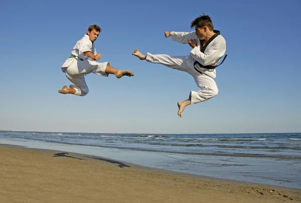 Taekwondo op het strand — Stockfoto