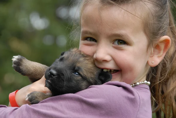 Little girl and puppy — Stock Photo, Image