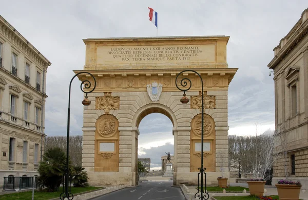 Triumfbuen i Montpellier – stockfoto