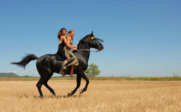 骑马的女人 — 图库照片