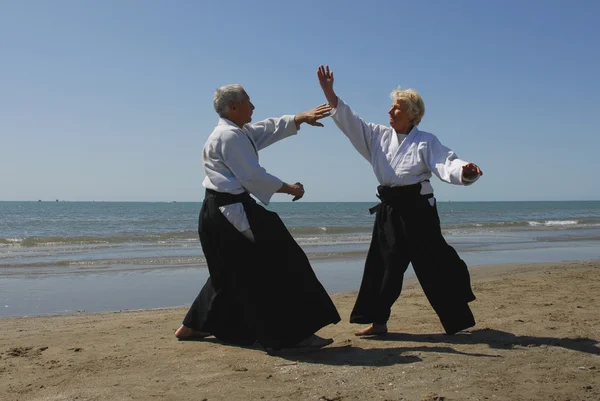 Aikido sur la plage — Zdjęcie stockowe