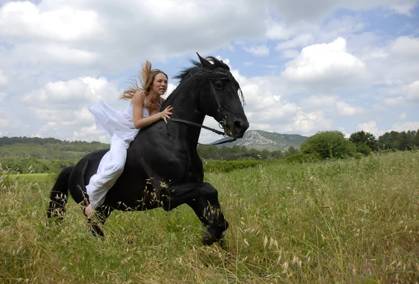 乗馬の結婚式の女性 — ストック写真