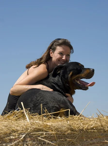 Woman and rottweiler — Stock Photo, Image