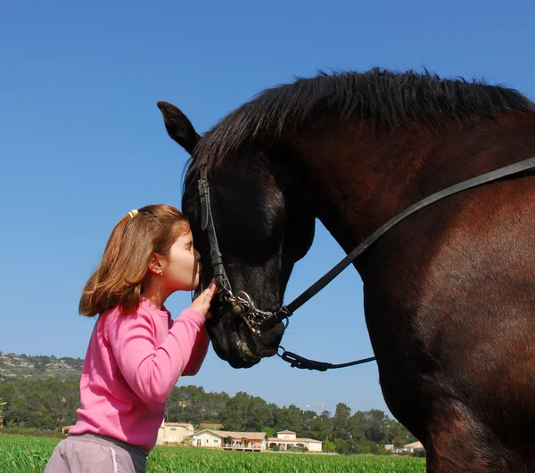 子と馬 — ストック写真