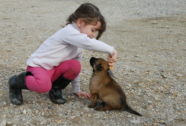 Menina e cachorrinho — Fotografia de Stock