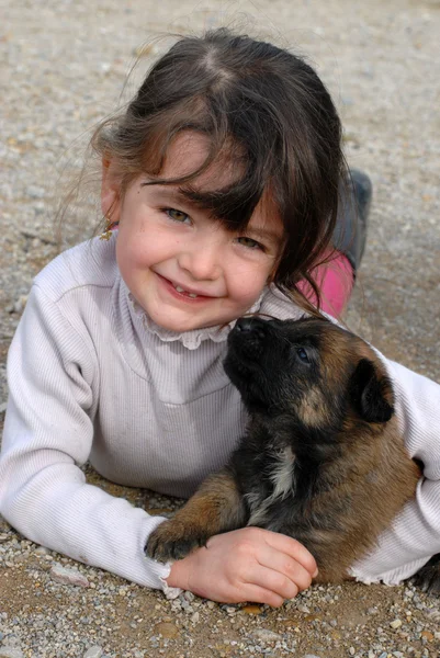 Gadis dan anak anjing — Stok Foto