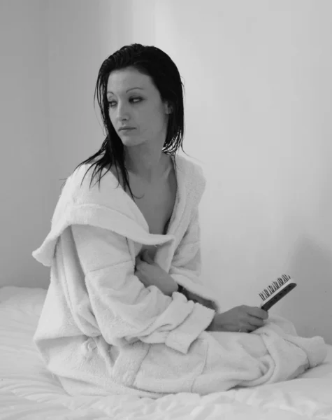 Kvinna i badrock — Stockfoto