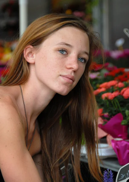 Krásná mladá žena — Stock fotografie