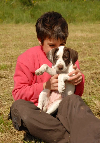 어린 소녀와 강아지 — 스톡 사진