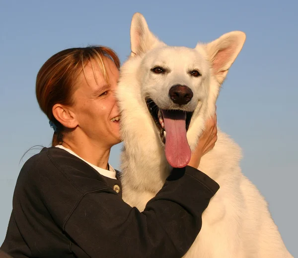 Κορίτσι και λευκό ΤσομπανόσκυλοΤ — Φωτογραφία Αρχείου