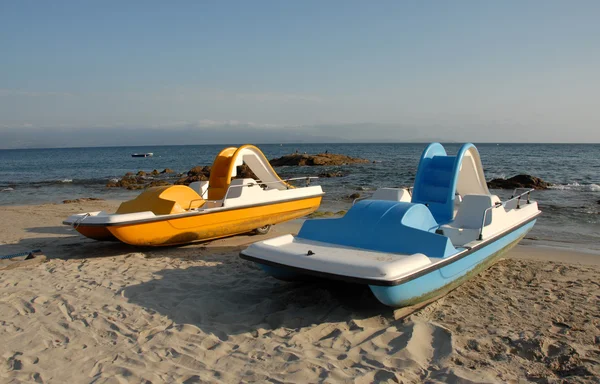Два педало на пляжі — стокове фото