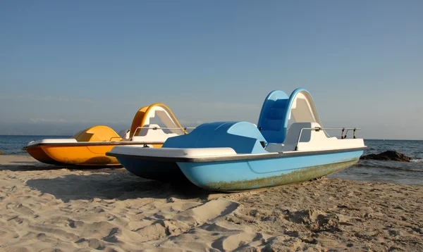 Два педало на пляжі — стокове фото