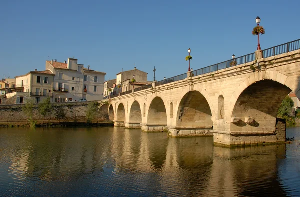 Ponte francese a Sommieres — Foto Stock