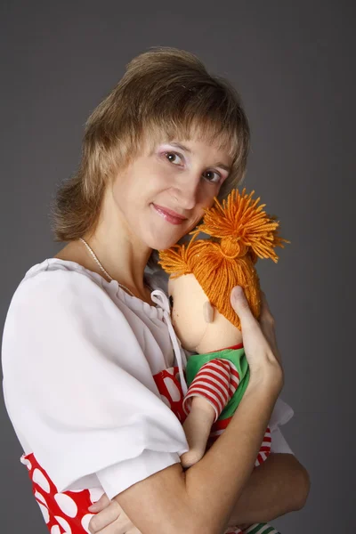 The girl embraces a doll — Stock Photo, Image
