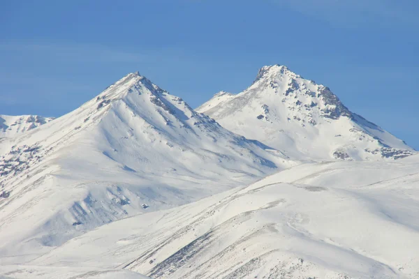 Aragats 山、アルメニア、冬 ストック写真
