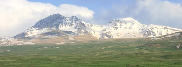 アルメニア aragats 山 ストックフォト