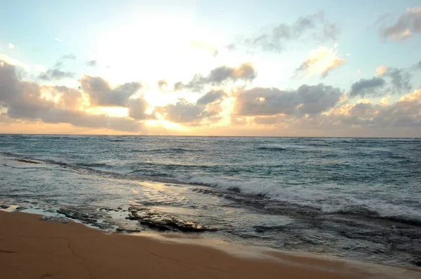 Kauai, hawaii plajda günbatımı