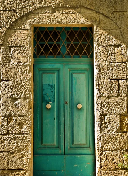 Stare drzwi akwamaryn — Zdjęcie stockowe