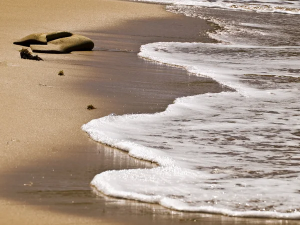 해변으로 세척 — 스톡 사진