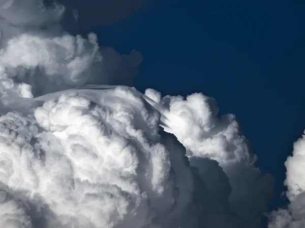 Cumulus et lenticulaire — Photo