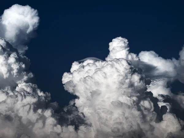 Cumulus och lentikulär — Stockfoto