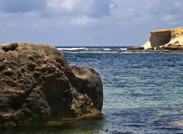 Sahil ve kaya — Stok fotoğraf