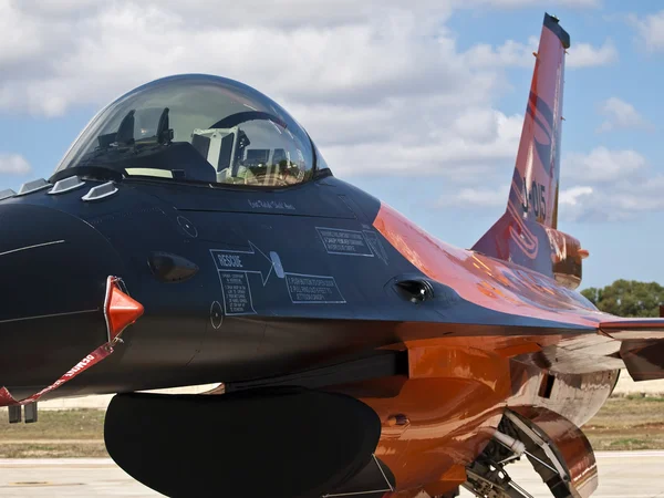 ИСТРЕБИТЕЛЬ Demoteam F-16 — стоковое фото