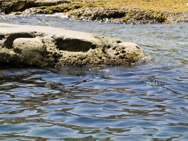Sahil kayalar — Stok fotoğraf