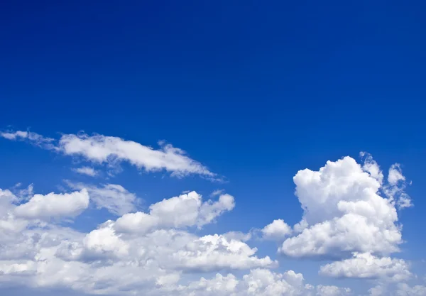 Wolken über dem Himmel — Stockfoto