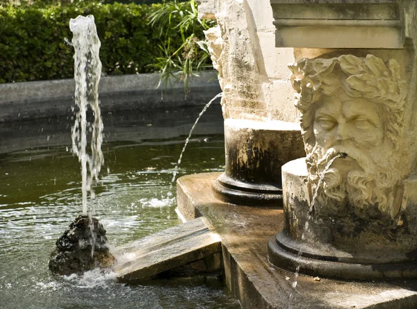 Middeleeuwse fontein — Stockfoto