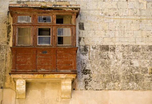 Middeleeuwse en braakliggende balkon — Stockfoto