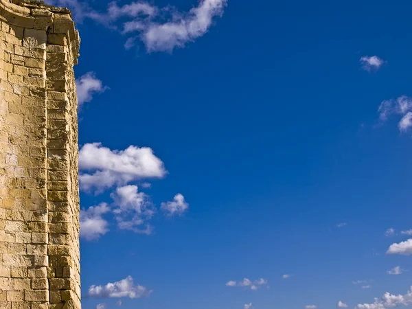 Ruiner och sky — Stockfoto