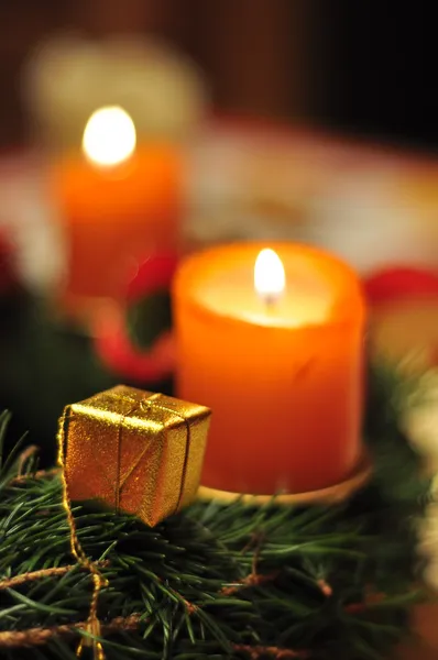 Kerst kaarsen adventkranz Rechtenvrije Stockafbeeldingen