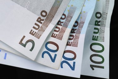 Euro bills clipart