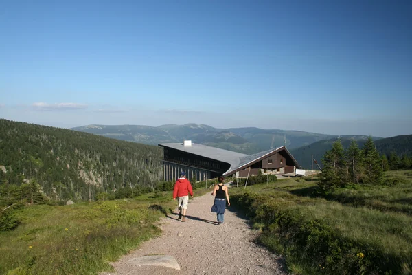 stock image Tourists heading to hostel