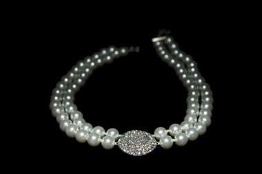 Necklace perls & brilliants clipart