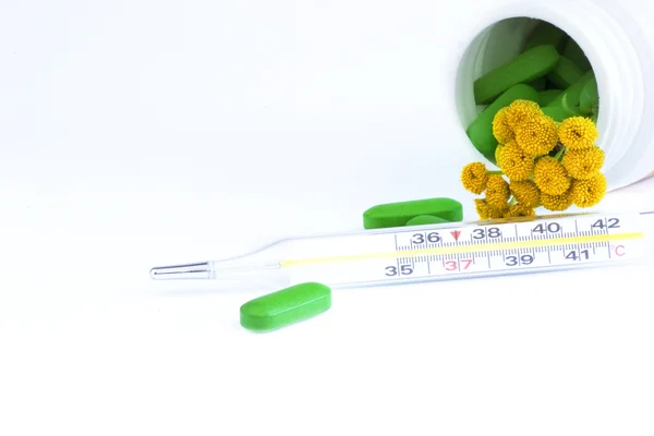Thermometer and pills — Stock Photo, Image