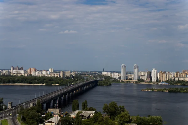 Kiev landscape on river, bringe, and buildings — Stock Photo, Image