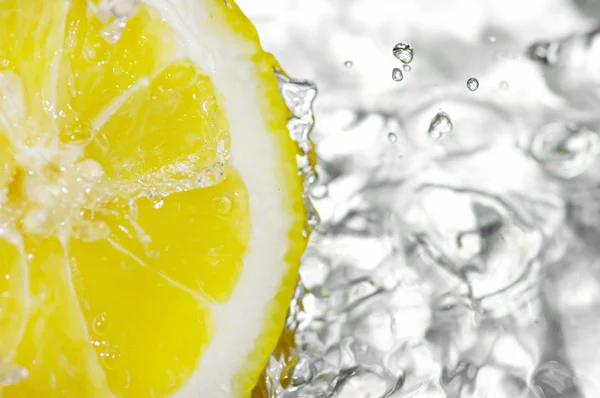 淡水滴眼液对柠檬 — 图库照片