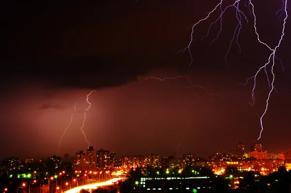 Thunderstorm with lightning in the city — Stock Photo, Image