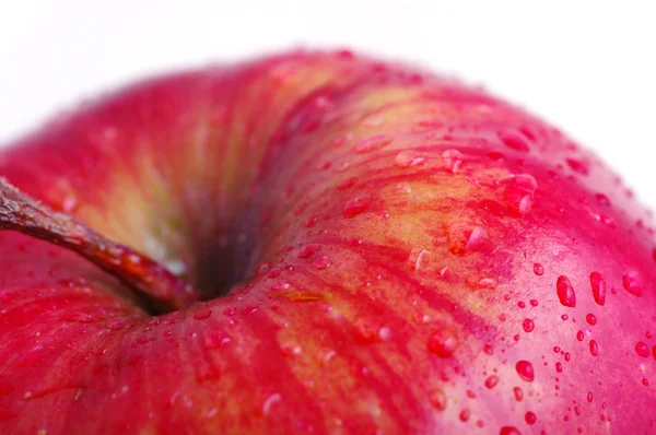 Manzana roja con gotas de agua. — Foto de Stock
