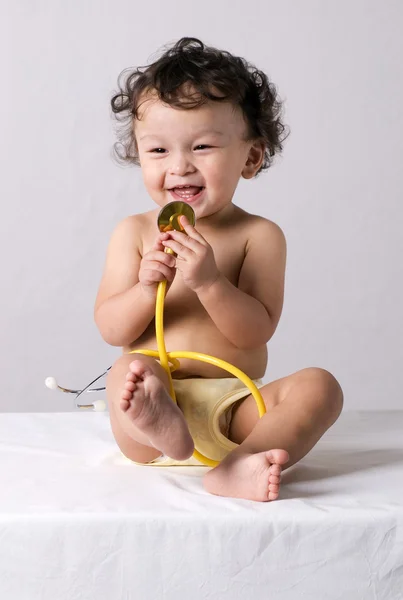 Baby hos läkaren. — Stockfoto