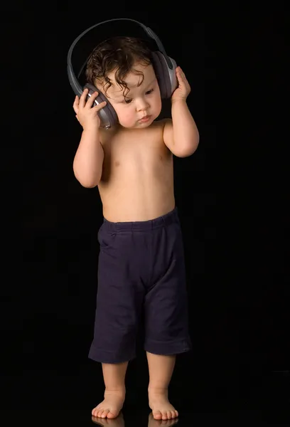 Bebé con auriculares . —  Fotos de Stock