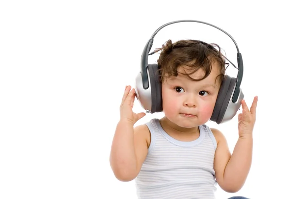 Baby med hörlurar. — Stockfoto